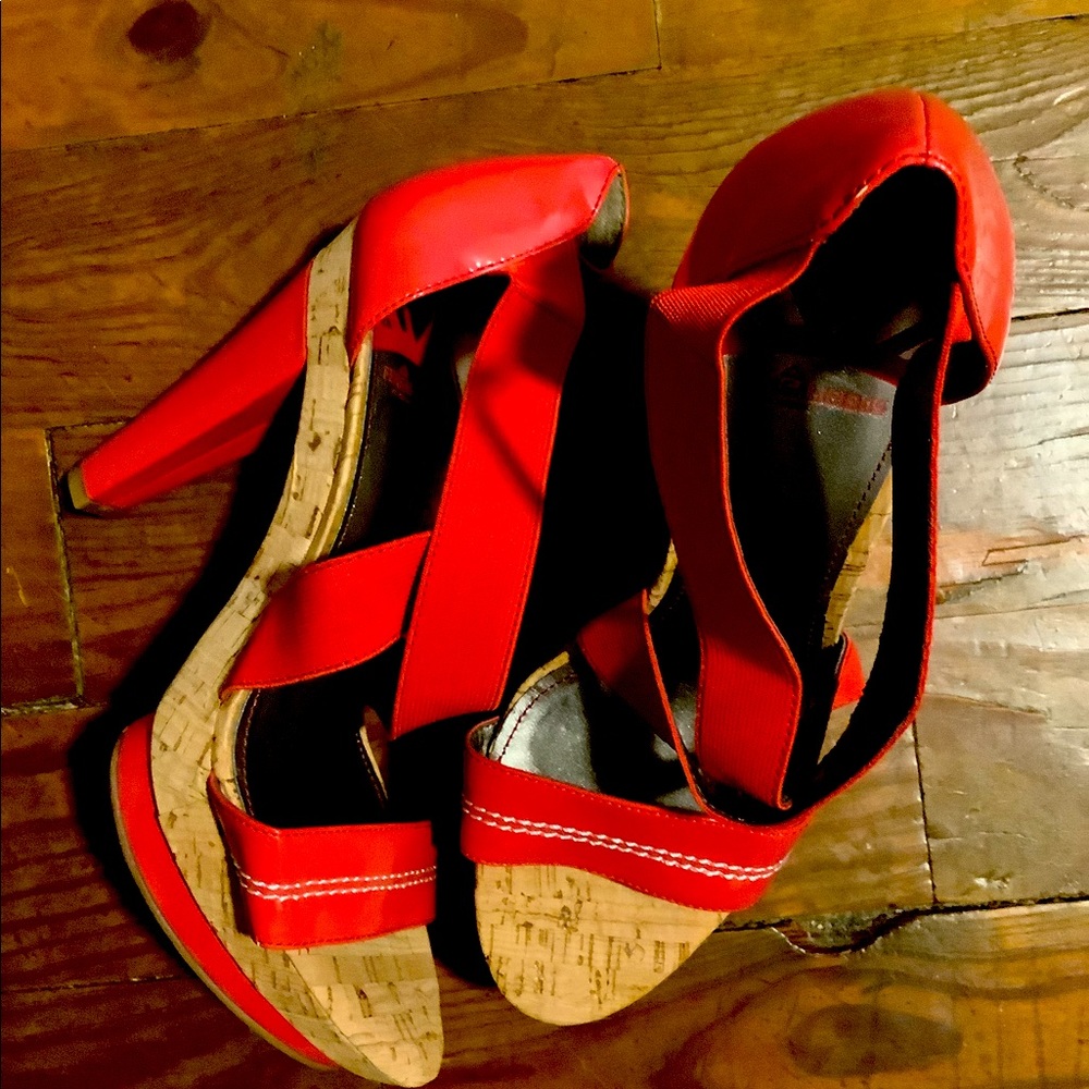 Fergalicious. Beautiful Red open toe sandals!